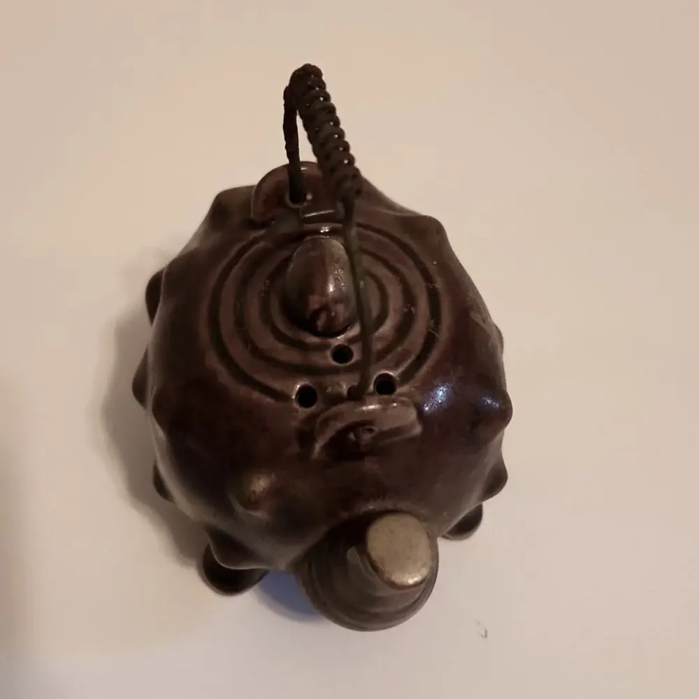 Vintage Conch Shell Salt & Pepper‎ Shakers With Trunk & Metal Carrying Handle